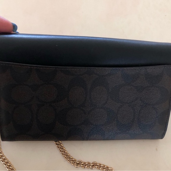 Coach Crossbody Wallet With Detachable Gold Chain - Like New Condition - Picture 10 of 15